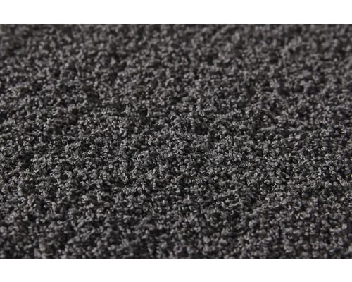 Detail sivého koberca s vysokým vlasom