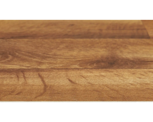 Detail laminátovej podlahy s dreveným vzhľadom