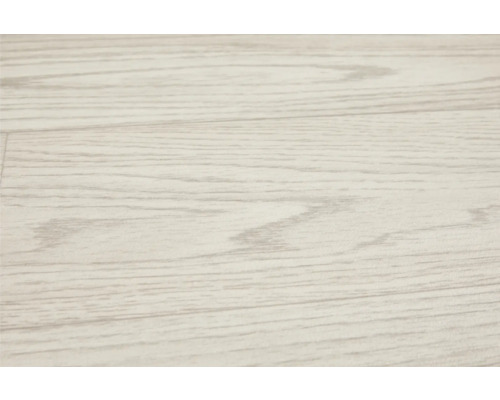 Detail laminátovej podlahy s dreveným vzhľadom