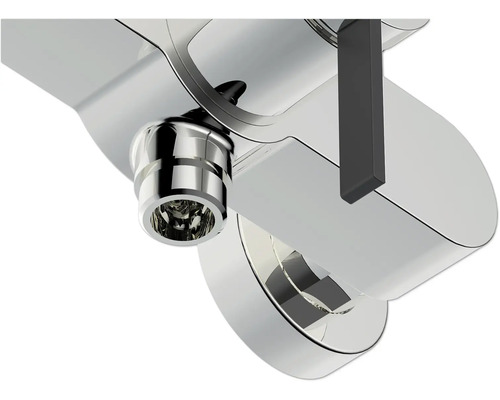 Detailný pohľad na vodovodnú batériu s výtokom a pákou