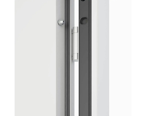 Detail okna s okenným kovaním