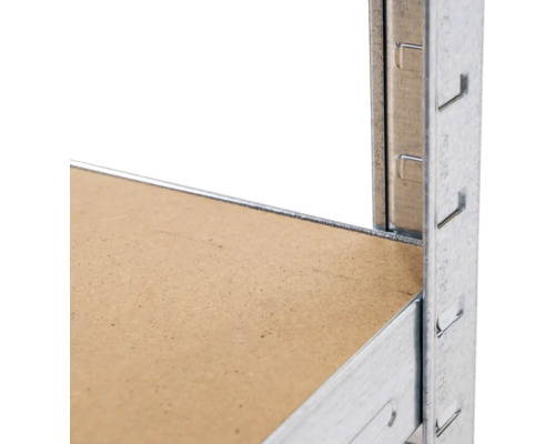 Detailný pohľad na skladací regál s drevenou policou a kovovým rámom.