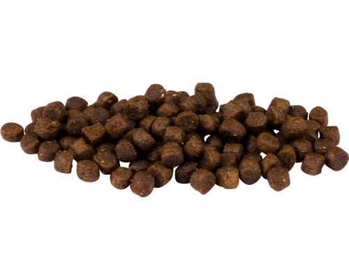 Hnedé, lisované suché krmivo pre zvieratá