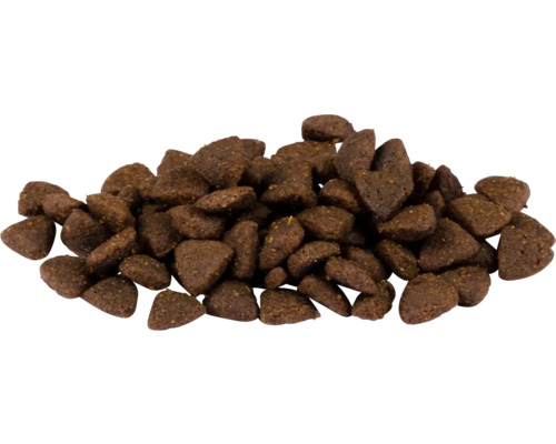 Hromada suchého krmiva pre psov