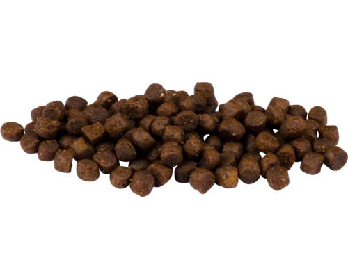 Hromada suchého krmiva pre psov