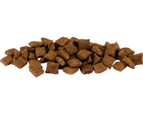 Hromada kociek suchého krmiva