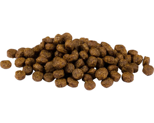 Hromada suchého krmiva pre domáce zvieratá