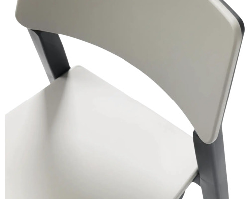 Detail sedadla a operadla skladacej stoličky