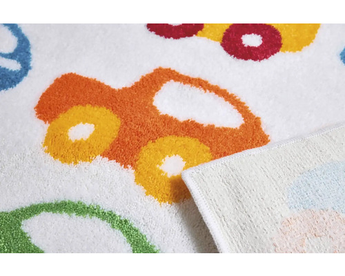 Koberček s automobilovým vzorom