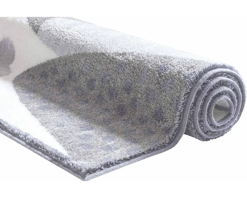 Zrolovaný koberec so vzorom