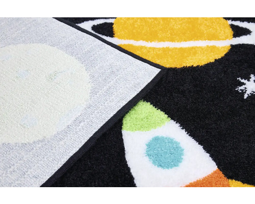 Koberec s vesmírnymi motívmi