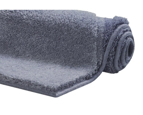 Zrolovaný kúpeľňový koberček z textilu