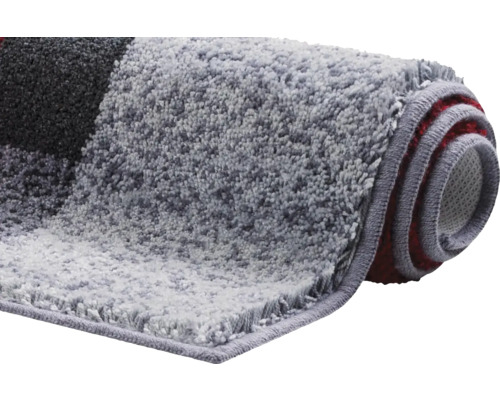 Zrolovaná kúpeľňová predložka so vzorom