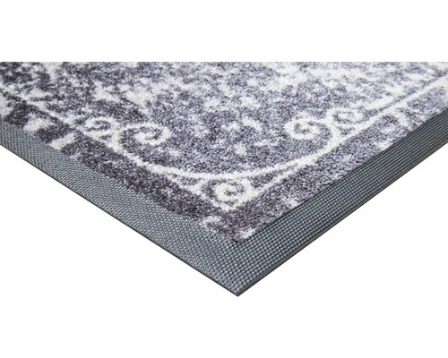 Koberec so vzorom a lemom