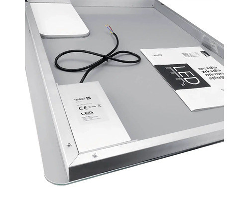 Zadná strana LED zrkadla s elektronickými súčiastkami a návodom na použitie