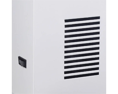 Detailný pohľad na vetraciu mriežku a spínač.