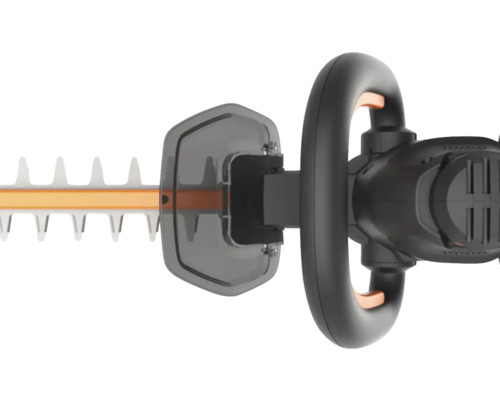 Detailný záber nožníc na živý plot s nožmi a rukoväťou
