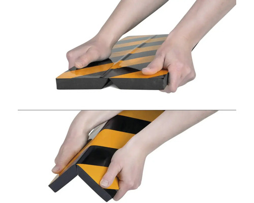 Ruky držia ochranu hrán so vzorom pruhov z peny.