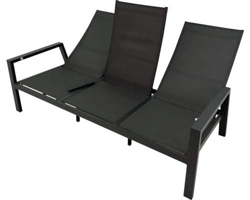 Tri ležadlá s nastaviteľnými operadlami pre záhradu