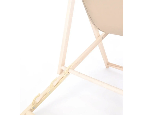 Detailný pohľad na drevený rám stoličky