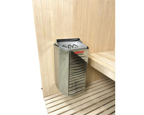 Sauna s kachľami a drevenými lavicami