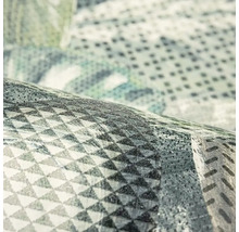 Detail vzorovanej tapety s geometrickými tvarmi