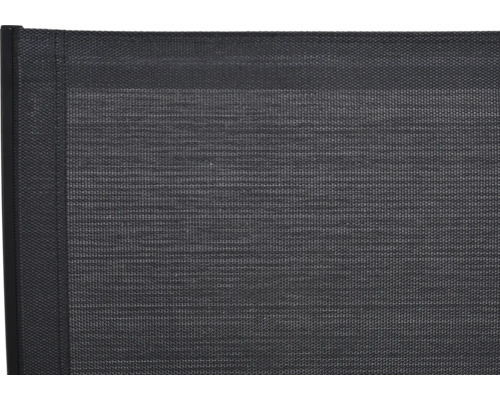 Detailný záber balkónovej zástienky vyrobenej z látky