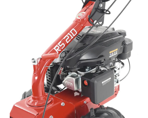 Detailný pohľad na motorový kultivátor s motorom