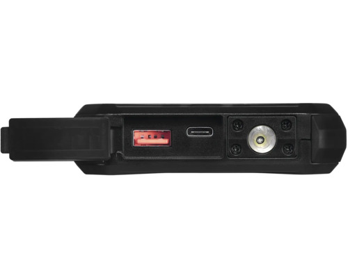 Porty čierneho elektronického zariadenia s USB, USB-C a svetelným zdrojom