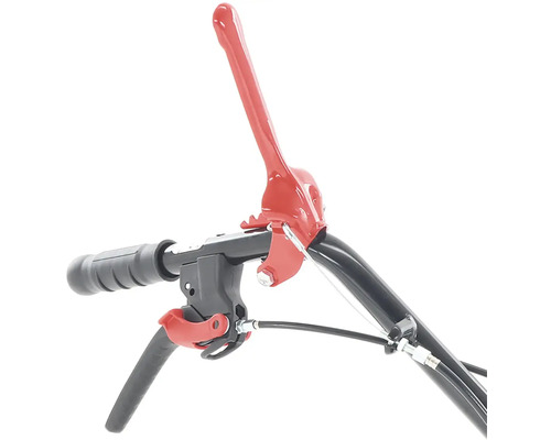 Detailný záber ovládacích prvkov motorového kultivátora