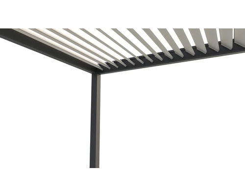 Detail hliníkovej pergoly s lamelovou strechou