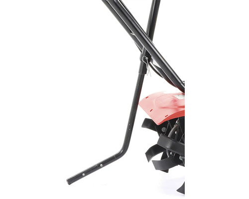 Detailný pohľad na kultivátor s rukoväťou a kultivačnými nožmi