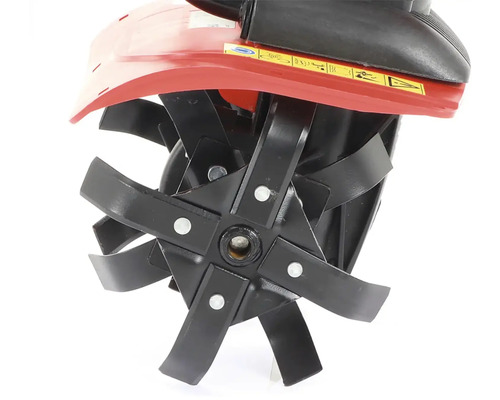 Detailný záber nožov kultivátora