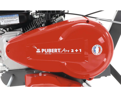 Detailný pohľad na kryt motora kultivátora s logom Pubert Aro 2+1 a pečaťou Vyrobené vo Francúzsku