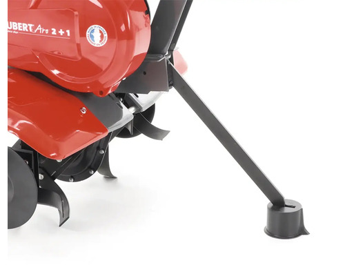 Detailný záber záhradnej frézy.