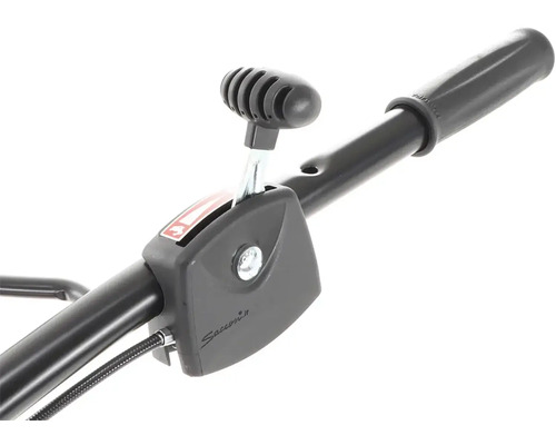 Detail ovládacích prvkov motorového zariadenia s plynovou pákou a rukoväťou