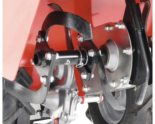 Detail kultivátora s frézovacími nožmi