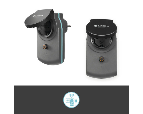 Dva inteligentné napájacie adaptéry Gardena s odklápacím vekom a symbolom pre inteligentné ovládanie