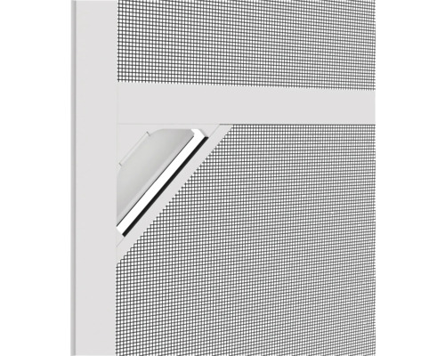 Detail okna proti hmyzu s otočným rámom