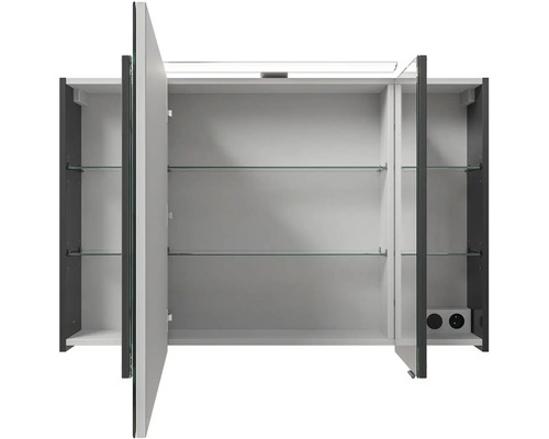 Otvorená zrkadlová skrinka so sklenenými policami a zásuvkami