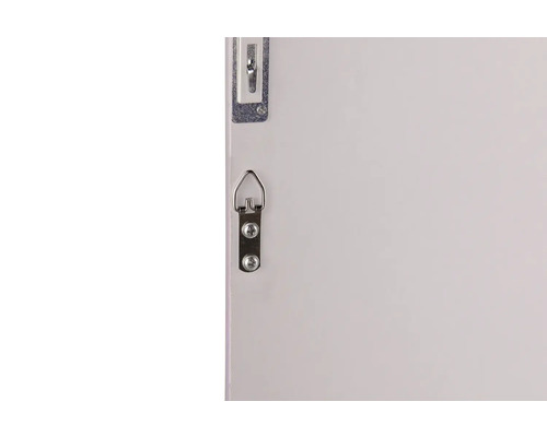 Zadná strana zrkadlového závesu s háčikmi