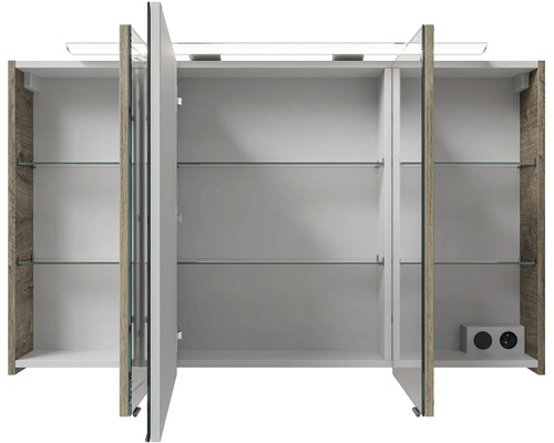 Otvorená zrkadlová skrinka s tromi dvierkami a sklenenými policami