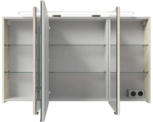 Otvorená zrkadlová skrinka so sklenenými policami a zásuvkou