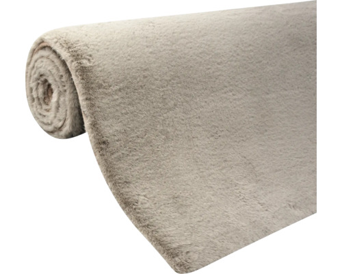 Zrolovaný koberec s chlpatým povrchom