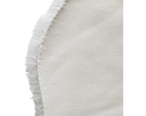 Okrúhly koberec s strapcami