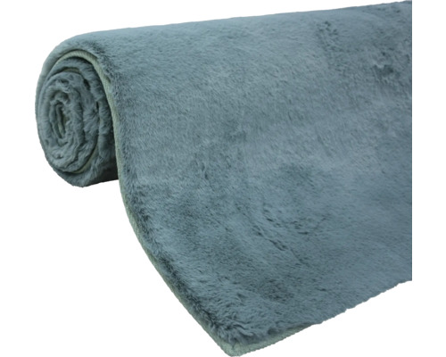 Zrolovaný koberec zo syntetických vlákien