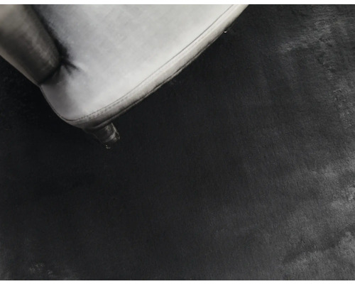 Detailný pohľad na čalúnené kreslo s textilným poťahom