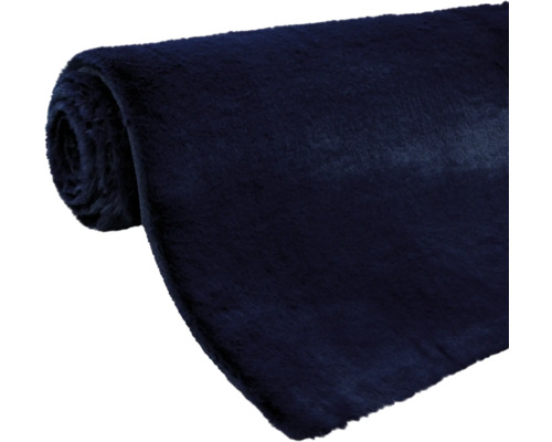 Zrolovaná látka z umelej kožušiny