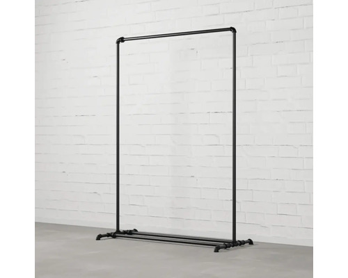 Vešiak na oblečenie z kovovej rúrky