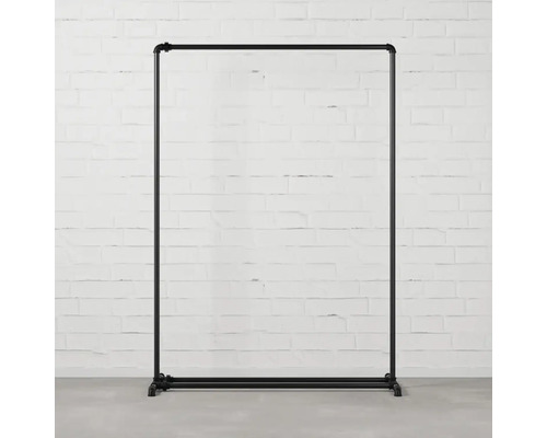 Stojan na šaty z kovových rúrok